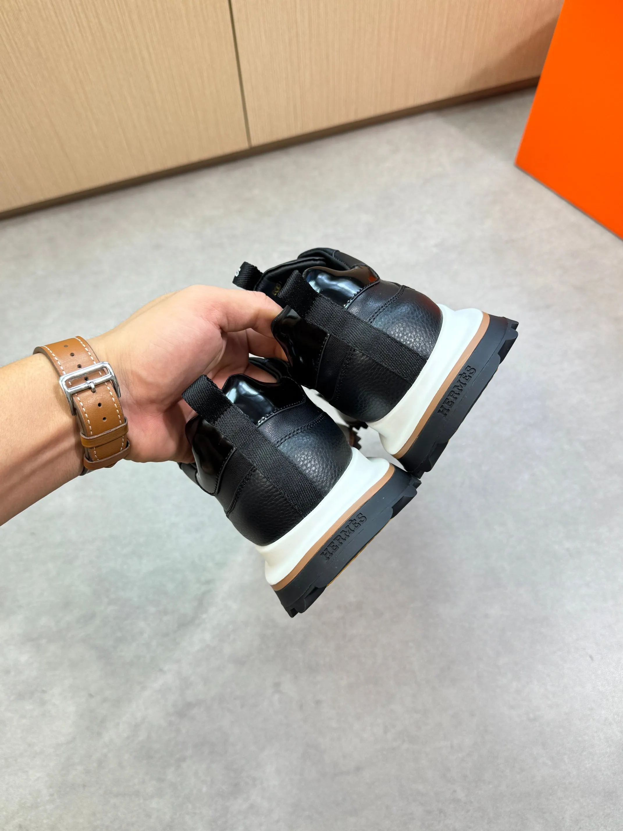 Men's shoes 💰800 [HERMES] Hermès - High-end quality original order·Casual sports shoes - Upper: 🔝 pebbled calfskin, Nappa calfskin, shoe body sewn with contrasting edge color, tongue, heel, brand logo webbing - Inner: water-dyed cowhide - Outsole: ultra-light T men's shoes 💰R·Rubber; two-color molded outsole -Ultra-high quality control·Fine workmanship: highlighted (high-end·nobility·grade) -Size: 39-44 (38, 45, can be customized)·H0118